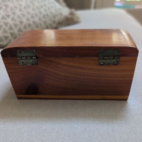 Vintage Rustic Wooden Lidded Storage Box with Metal Clasp - Picture 3 of 7